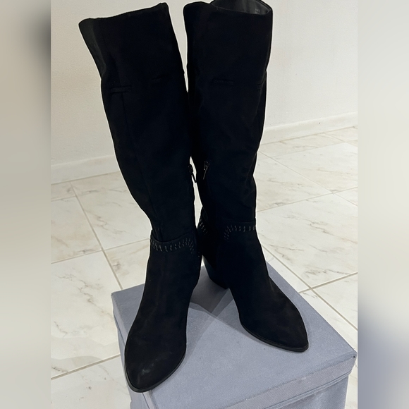 Women's Boots - Picture 2 of 3